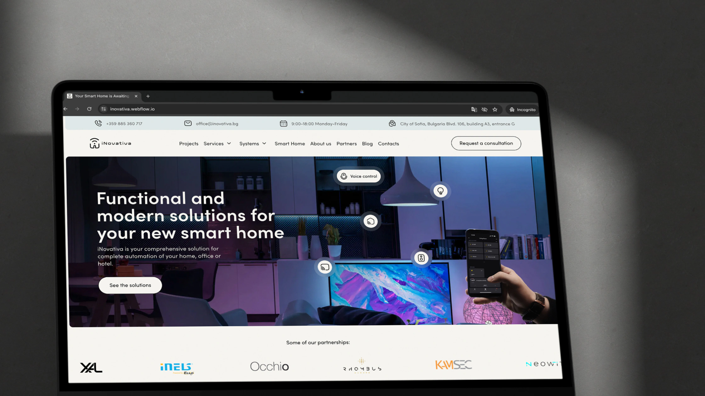 The Inovativa website on a laptop